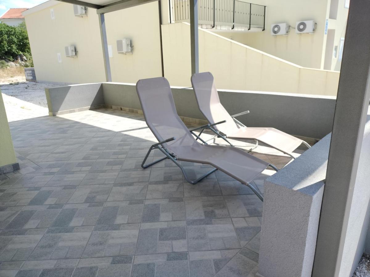Apartmani Verica Karlobag Exterior foto
