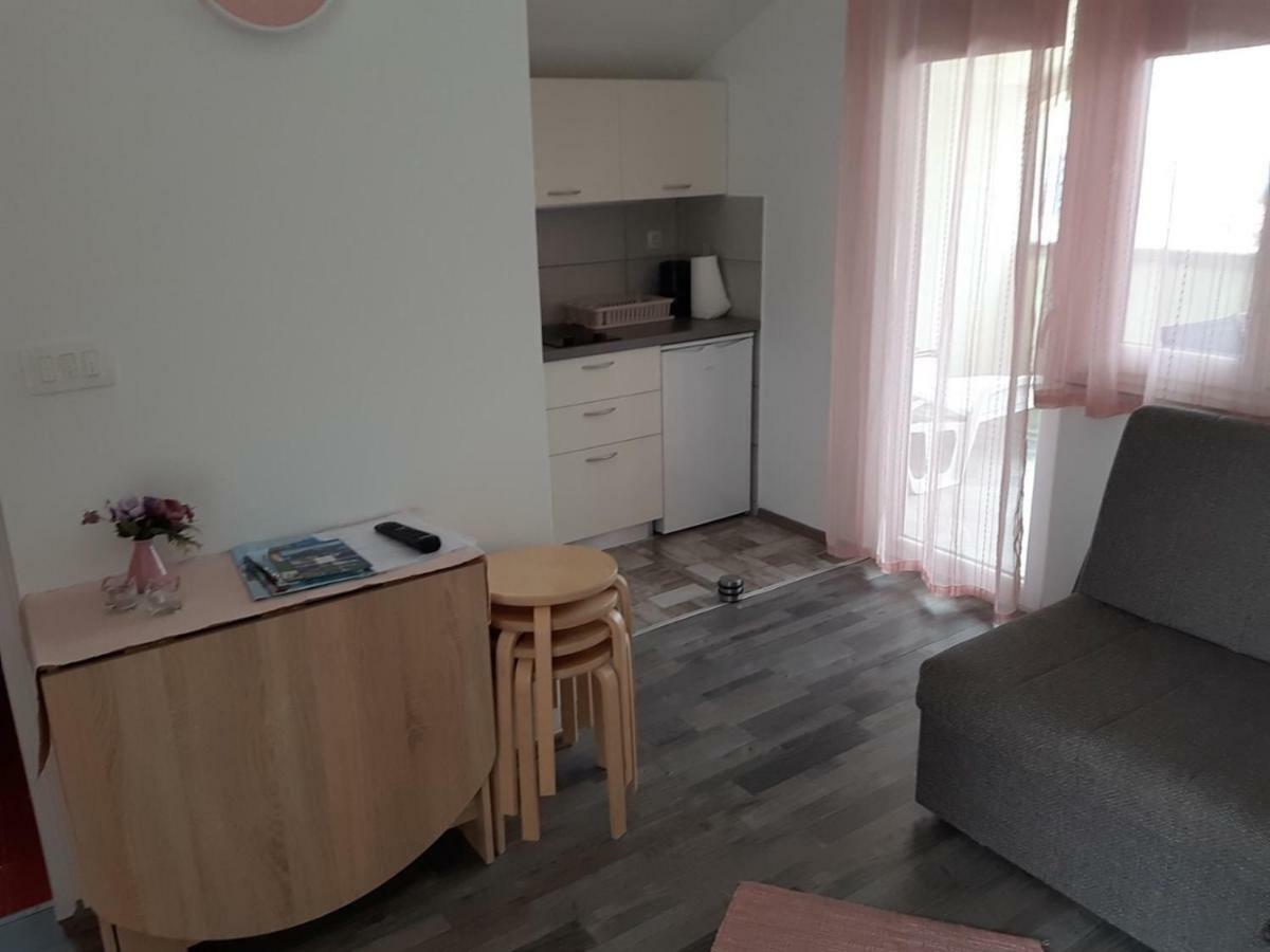 Apartmani Verica Karlobag Exterior foto