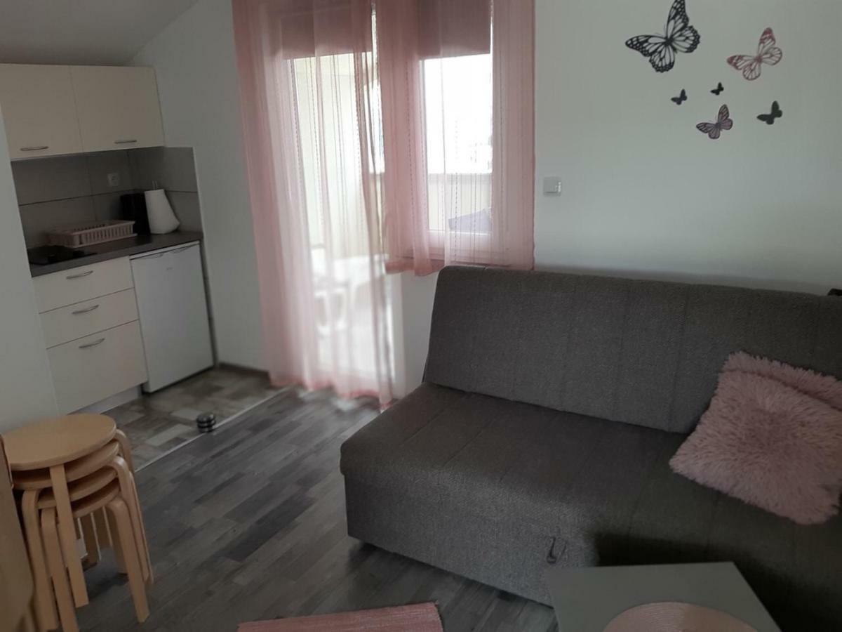 Apartmani Verica Karlobag Exterior foto