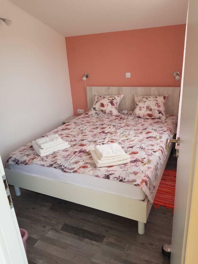 Apartmani Verica Karlobag Exterior foto